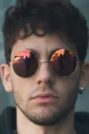 Image (sunglasses_counterexample) 0